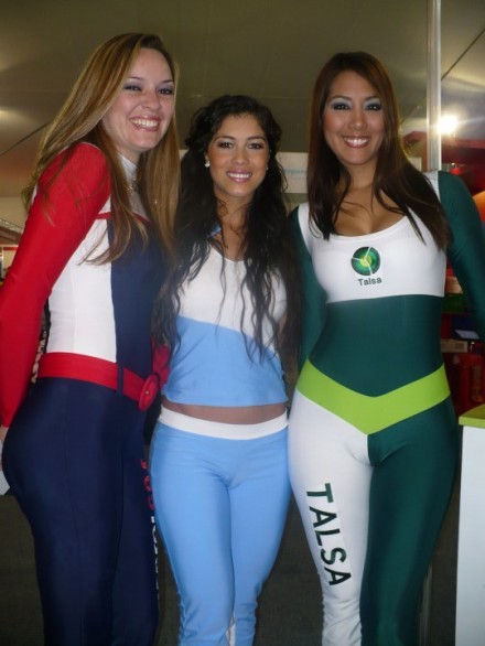 Trajes para Anfitrionas en Gamarra
